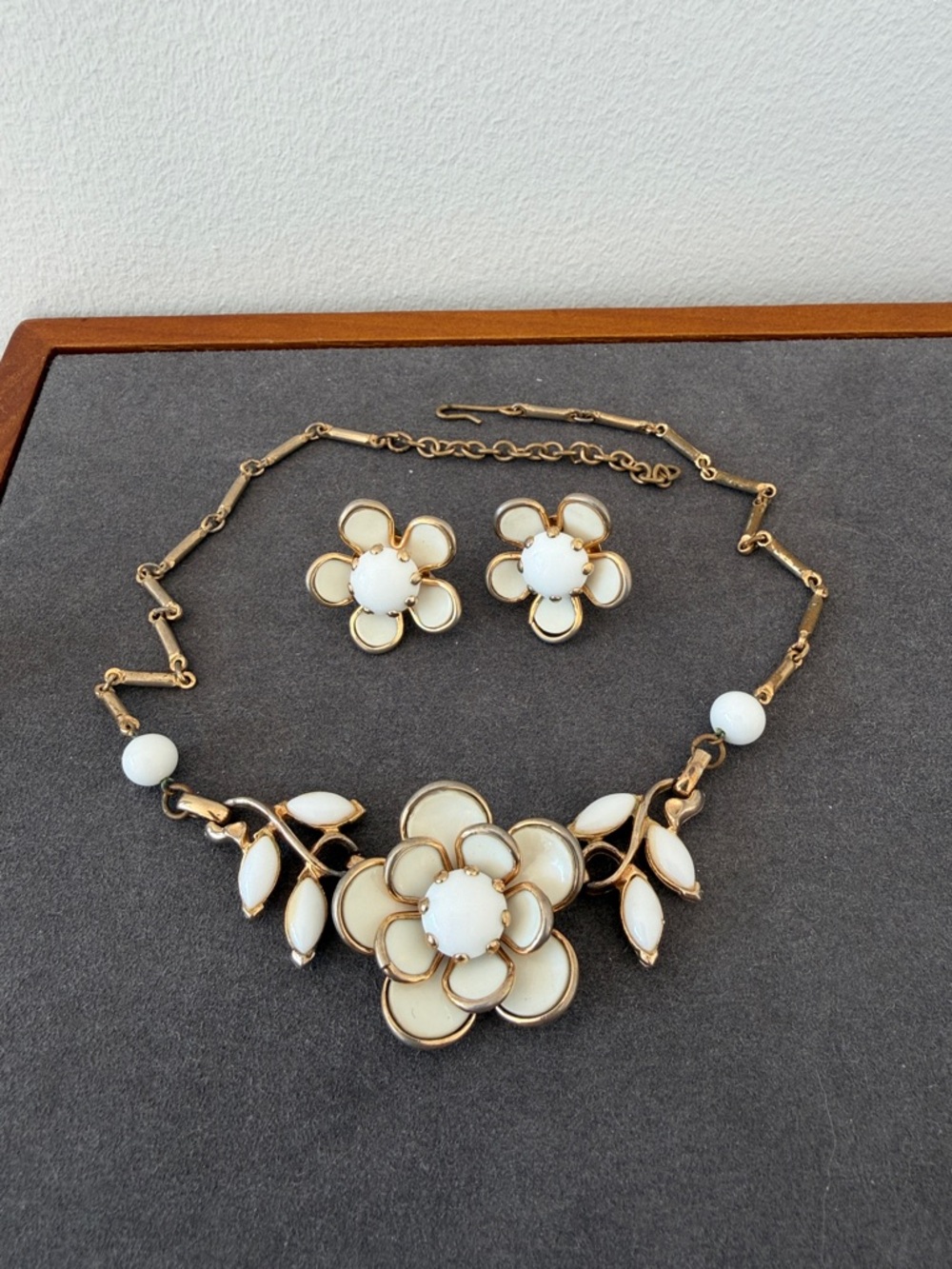 Elegant Gold and White Floral Necklace and Earring Set